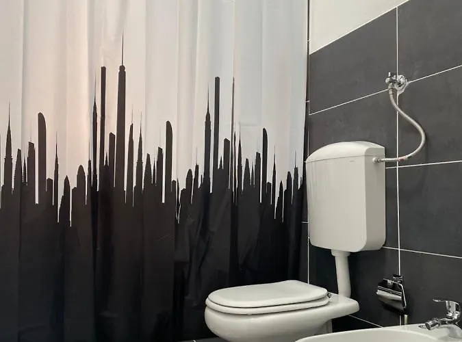 ホームステイ In Centro Storico オルビア